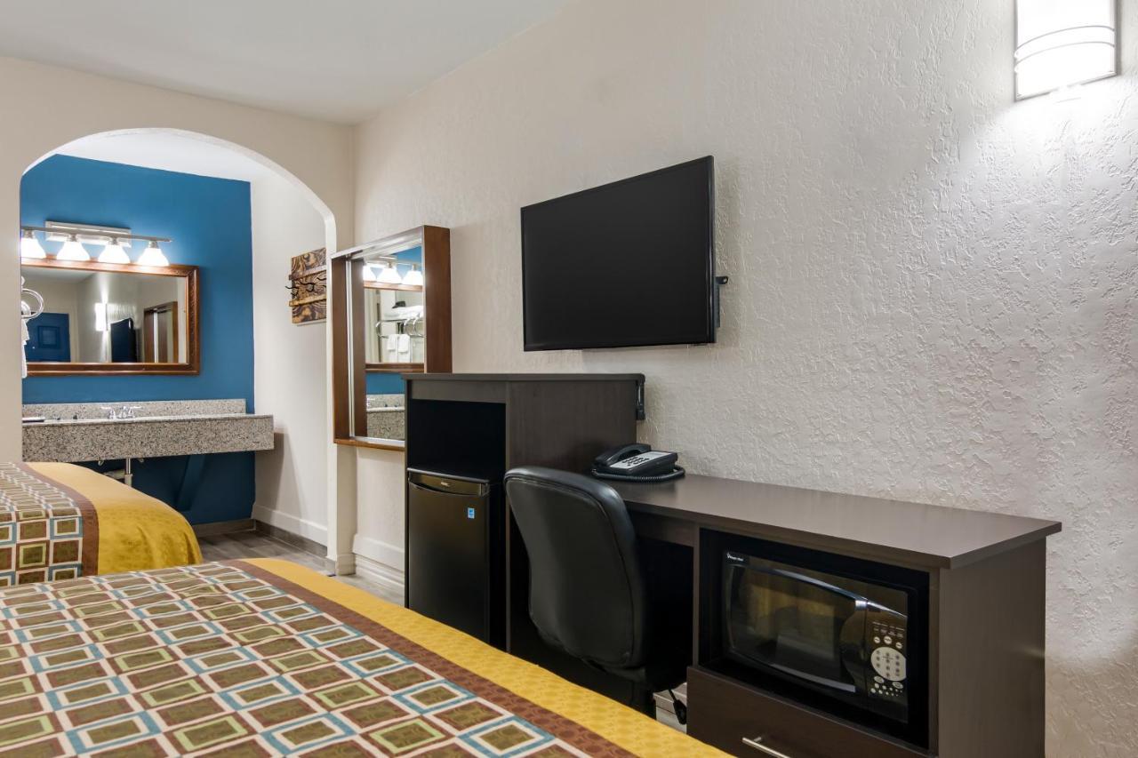 Rodeway Inn Broken Bow-Hochatown エクステリア 写真