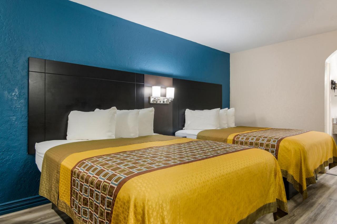 Rodeway Inn Broken Bow-Hochatown エクステリア 写真