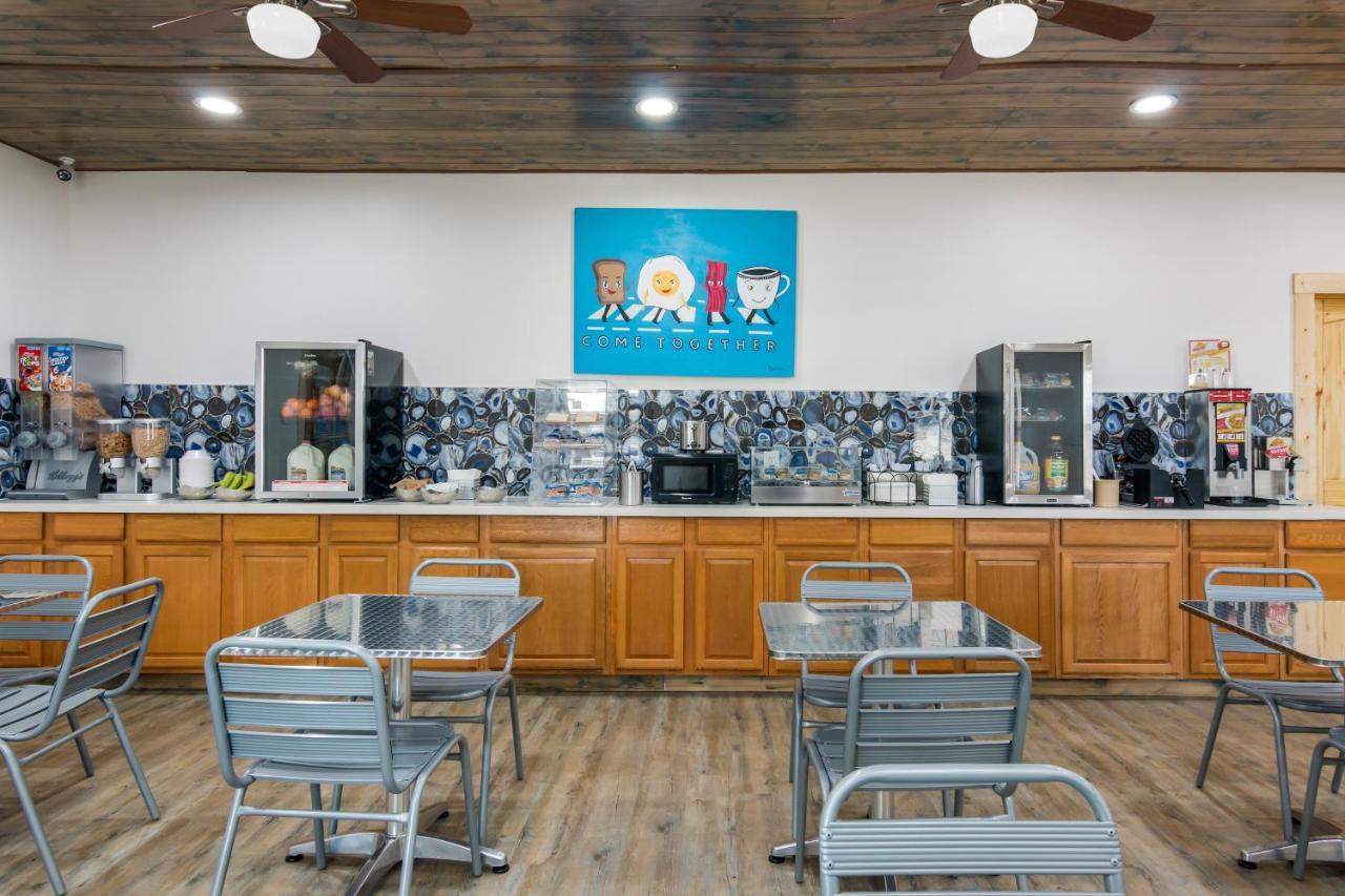 Rodeway Inn Broken Bow-Hochatown エクステリア 写真