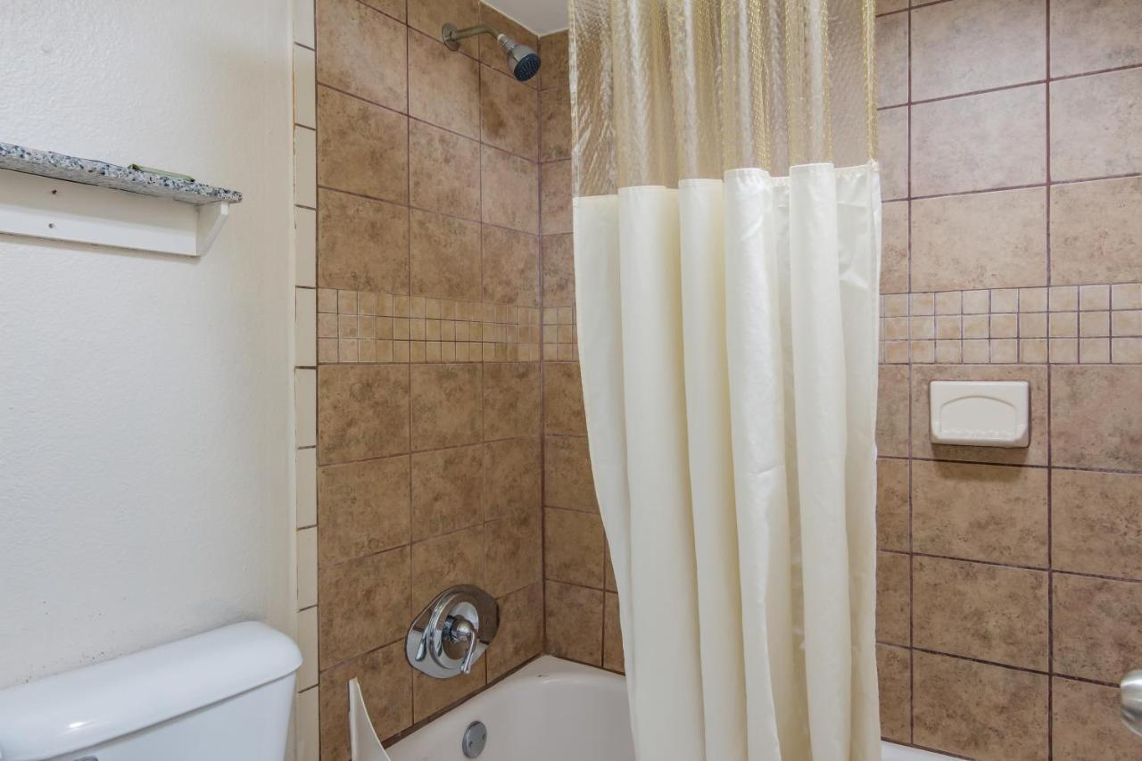 Rodeway Inn Broken Bow-Hochatown エクステリア 写真