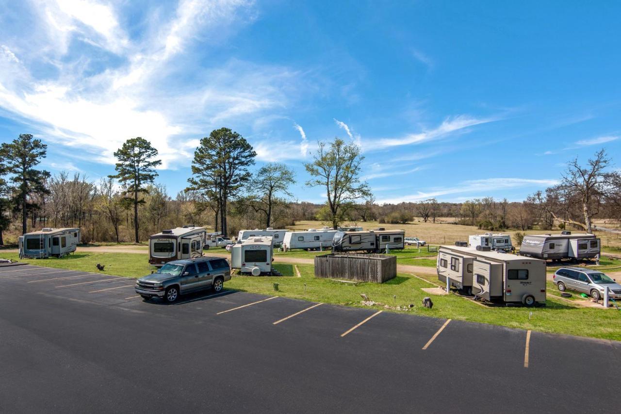 Rodeway Inn Broken Bow-Hochatown エクステリア 写真