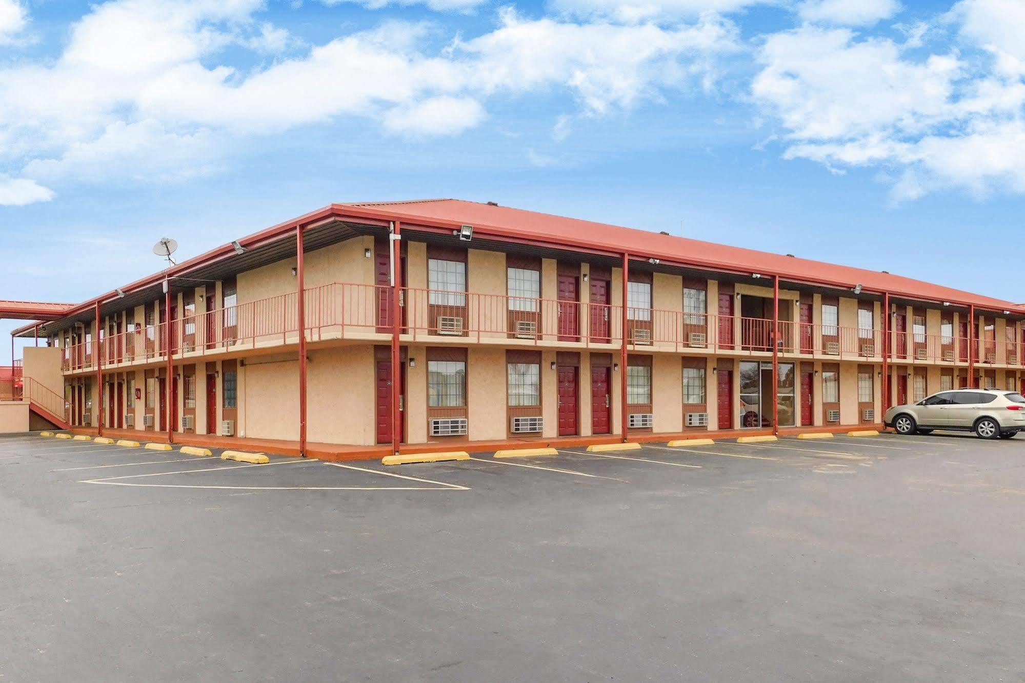 Rodeway Inn Broken Bow-Hochatown エクステリア 写真